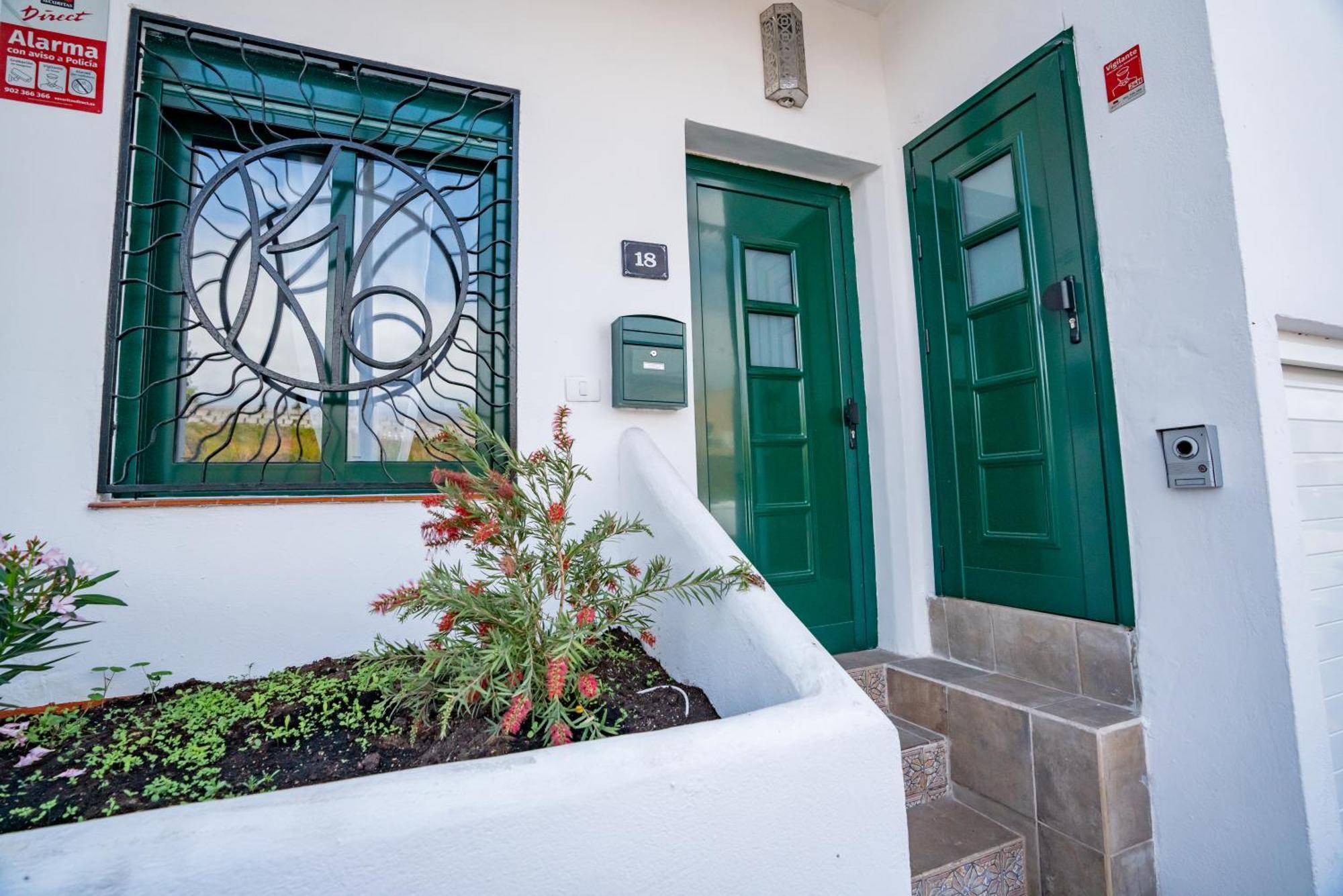 Casa Julio - Alcala Complete Coastal Retreat - Entire Apartment - 3 Min Walk From The Ocean - Shared Entrance With Host Esterno foto